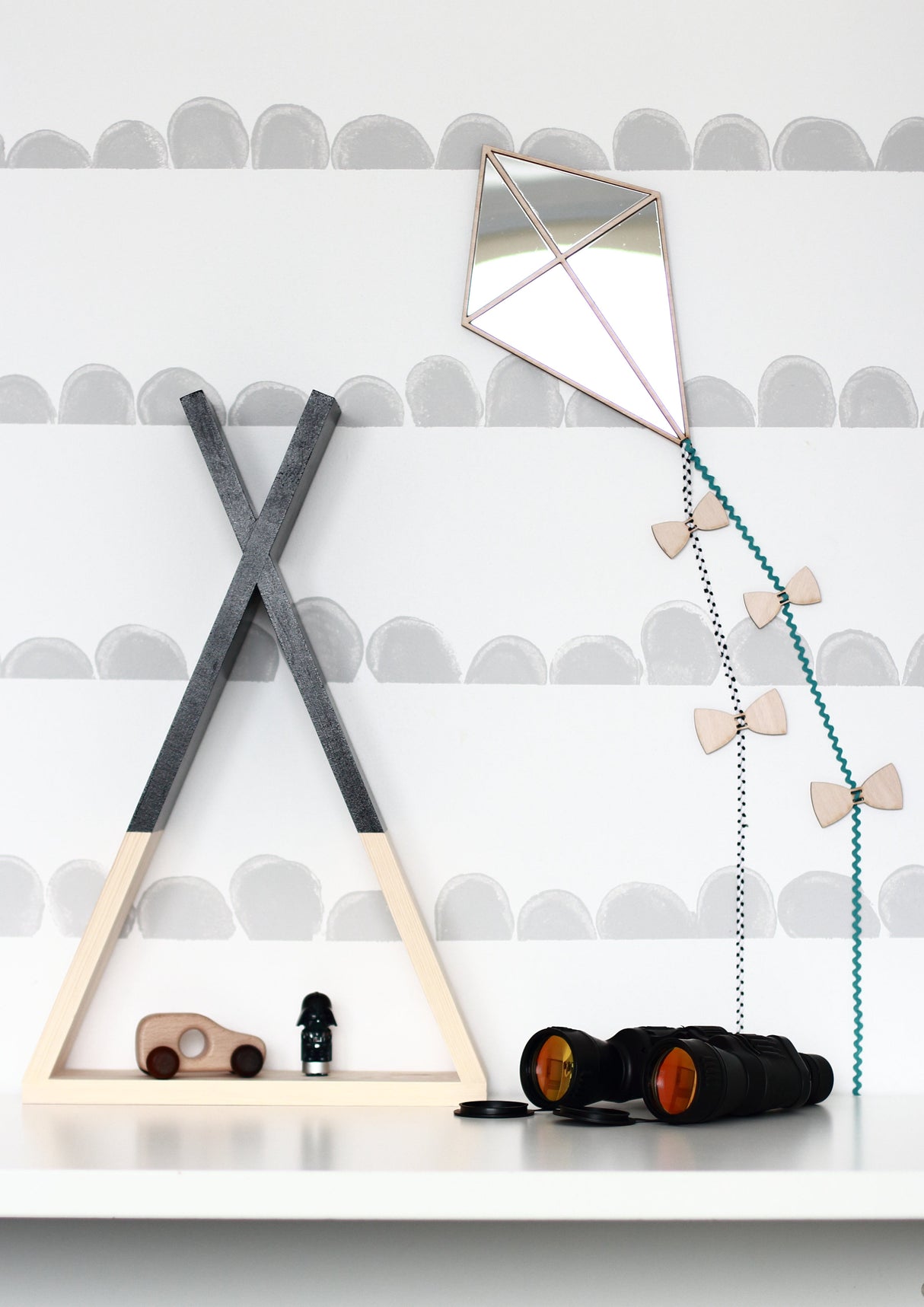 Little Lights Kite Mirror detail with ribbons and bows