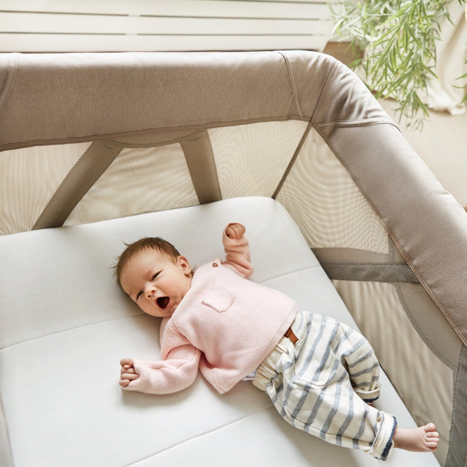 Nuna SENA Aire Playard with Zip-Off Bassinet