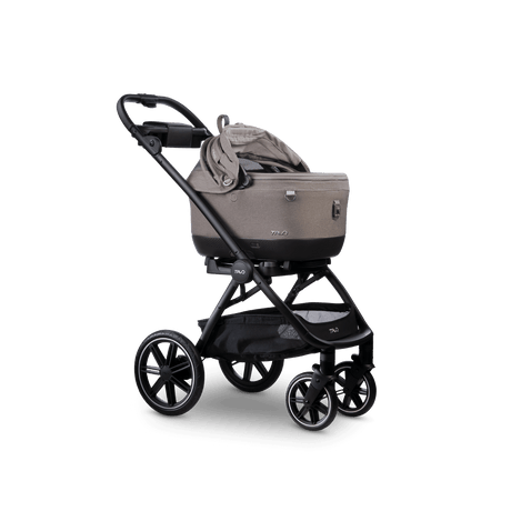 Maeve iso Wind + Roscoe Trek Travel System - side open